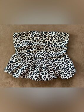 No Boundaries Woman’s Leopard Ruffle Top